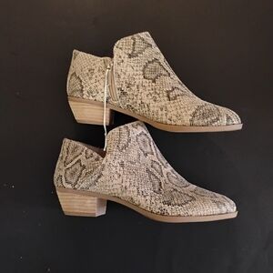 *New Wonderly Snakeskin Ankle‎ Booties - Cream and Black Size 7